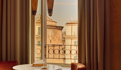 Junior Suite with Minerva Square View, 1 King bed