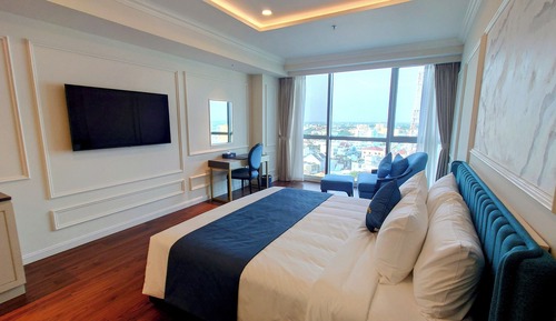 Deluxe King Bed