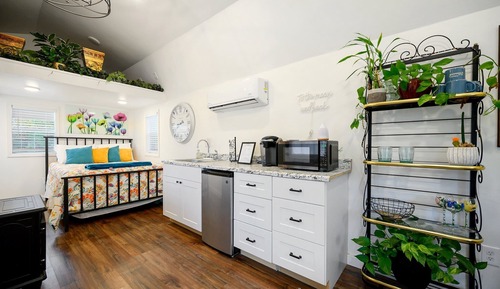 Studio Suite, 1 Queen Bed, Kitchen, Garden View (To The Moon)