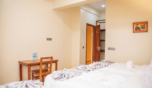 Room, 3 Twin Beds, City View