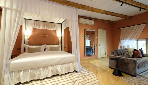 Signature Suite