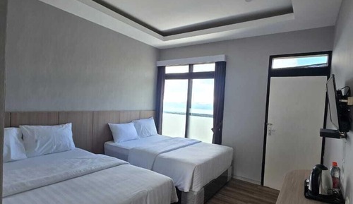 Business Quadruple Room, Balcony, Garden View