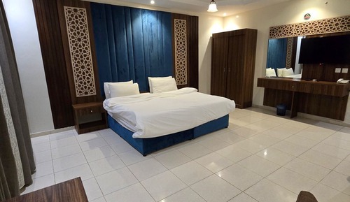 Basic Apartment, City View