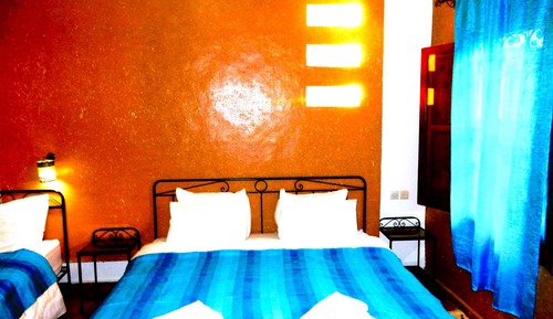 Comfort Room, Courtyard View