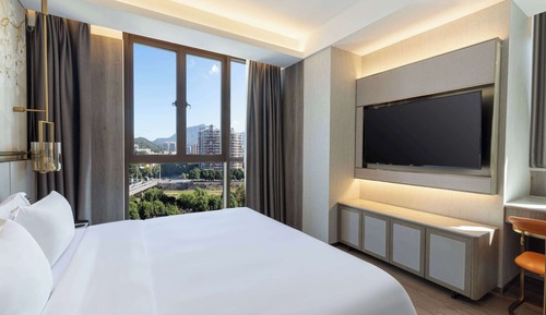 Executive Suite, 1 King Bed, Non Smoking (Tea Art)
