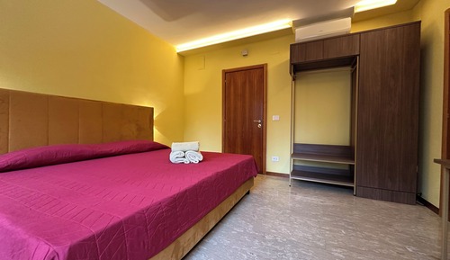 Deluxe Quadruple Room, City View