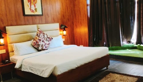 Traditional Room, City View