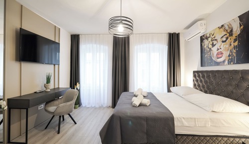 Superior Condo, City View