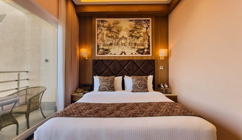 Premium Suite Valley View with Balcony