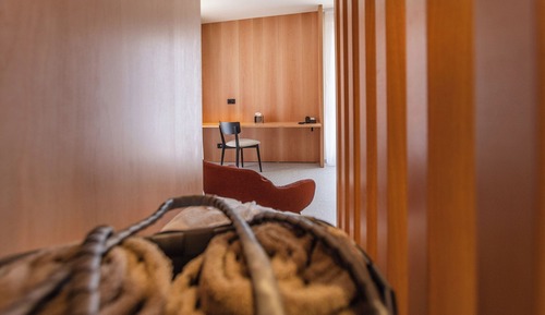 Suite, Lake View