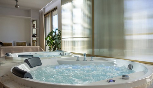 Apartment with jacuzzi
