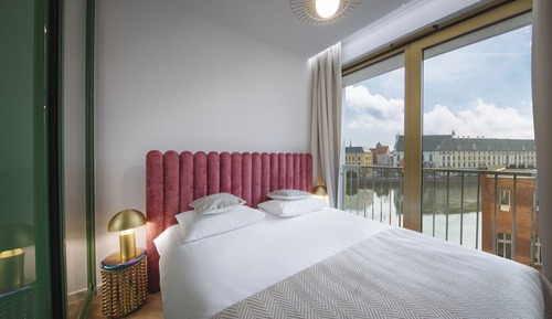 Suite with balcony and river view