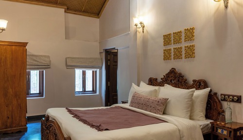 Deluxe Room, 1 King Bed, Garden View
