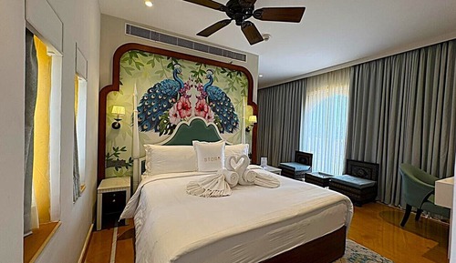 Suite, 1 King Bed (Luxury Suite)