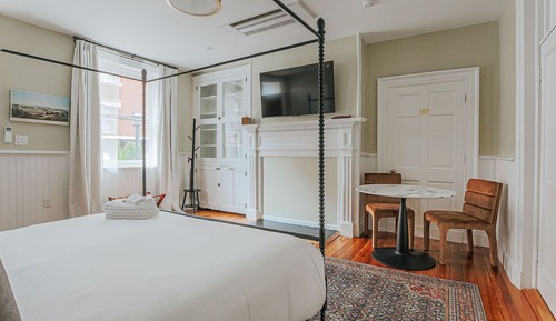 Signature Suite, Private Bathroom (Suite 5)