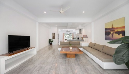 Deluxe Duplex, Pool Access