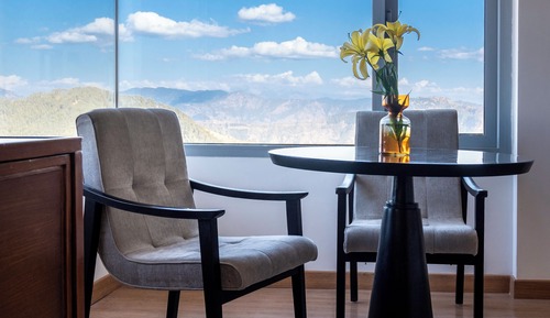 Deluxe Room, 1 King Bed, Bathtub, Mountain View