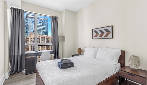 Deluxe Condo, 3 Bedrooms, Balcony, City View