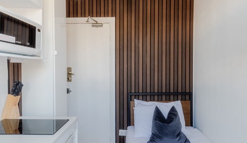 Single Room, Shared Bathroom (1)