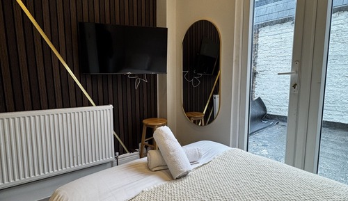 Basic Studio, Ensuite