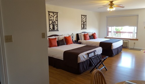 Harmony Suites #7 - 2 Queen Beds (Main Floor)