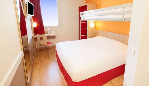 Standard Room, Multiple Beds (1 Double and 1 Single bed)