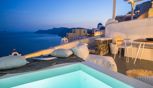 Artemis Suite with Outdoor heated Jacuzzi & Caldera View