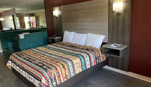 Room, 1 King Bed, Jetted Tub