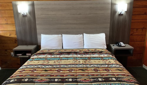 Basic Room, 1 King Bed, Accessible
