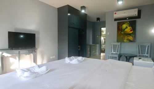 Deluxe Room, 1 King Bed, Balcony, Pool View