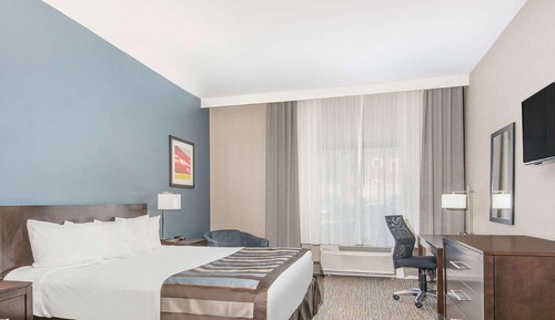 Room, Multiple Beds, Accessible, Non Smoking (Mobility/Hearing, Tub w/ Grab Bars)