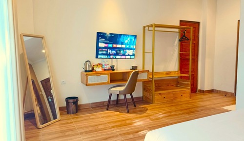 Superior Double Room, 1 King Bed, Non Smoking, Pool View