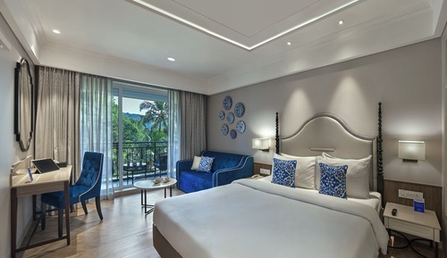 AUBERGE POSTER ROOM WITH BALCONY