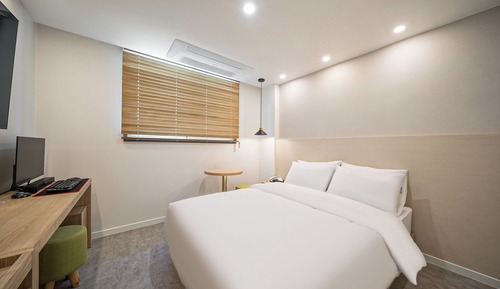 Standard Double Room, 1 Double Bed, Non Smoking, Private Bathroom (Self Check-in)