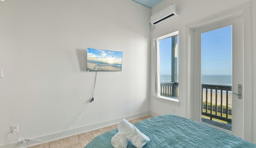 Deluxe Single Room #303, 1 Bedroom, Beach View, Oceanfront