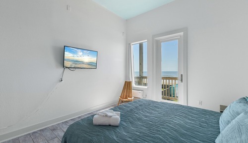 Deluxe Single Room #204, 1 Bedroom, Beach View, Oceanfront