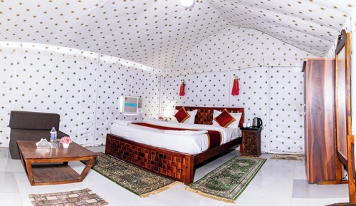 Luxury Tent, Desert View