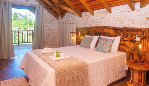 Chalé VI com hidromassagem e vista para as montanhas