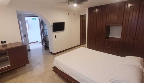 Basic Double Room, Mixed Dorm