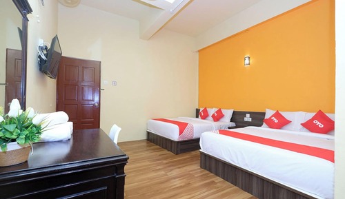Signature Quadruple Room, 2 Double Beds, Private Bathroom