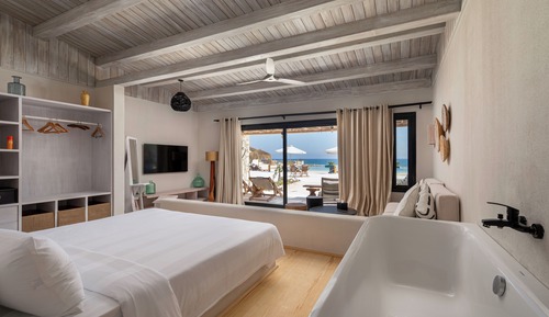 Suite, Sea View
