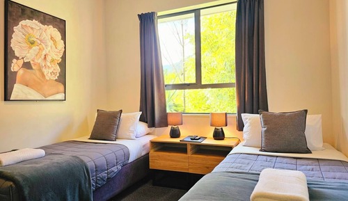 Twin Bed (Shared Bathroom)