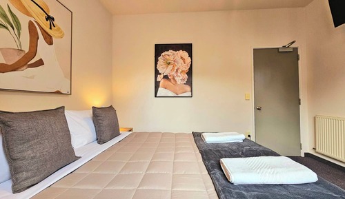 Queen Bed Ensuite