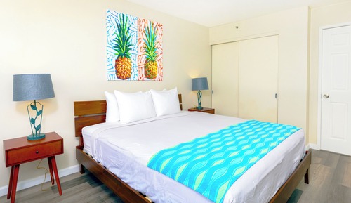 Suite, 1 King Bed with Sofa bed, Mountain View (0097)
