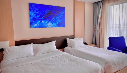 Deluxe Triple Room, Partial Ocean View