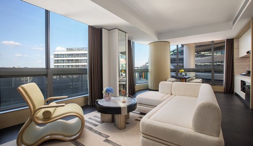 Suite (Charming)