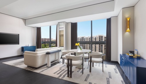 Suite, 1 King Bed