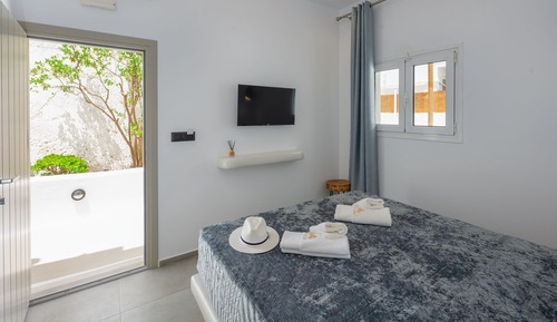 Junior Suite, Jetted Tub, Courtyard View