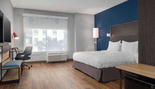Room, 1 King Bed, Accessible, Bathtub