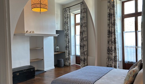 Room, City View